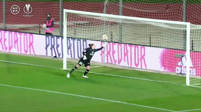 Imagen de vista previa para Gran error de la guardameta del Levante Femenino en la semifinal de la Supercopa