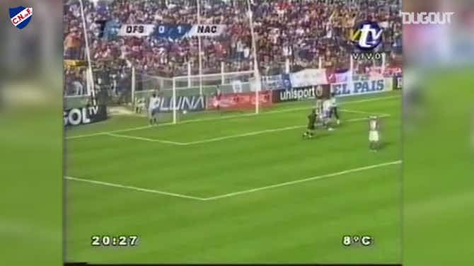 Image d'aperçu pour Le superbe but de Suarez avec Nacional en 2006