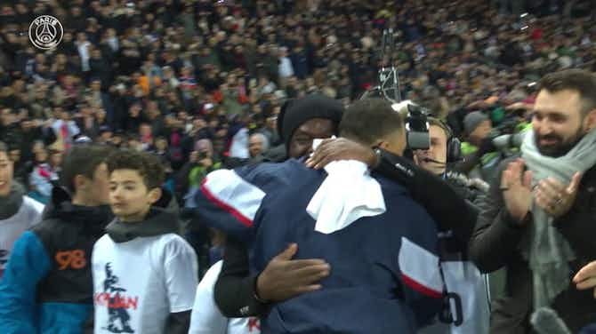 Vorschaubild für PSG feiert den Torrekord von Mbappé mit Zeremonie