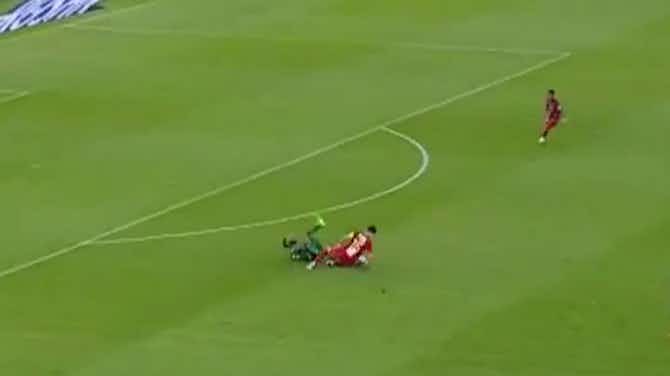 Vorschaubild für Farouk Chafaï with an All Action vs. Al-Ahli