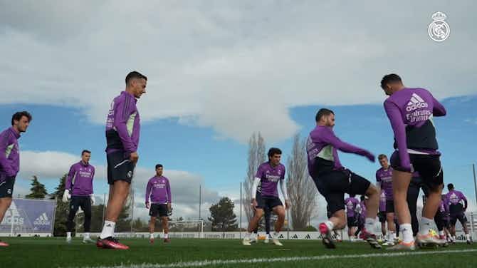 Imagen de vista previa para Los jugadores del Real Madrid se divierten compitiendo en el entrenamiento