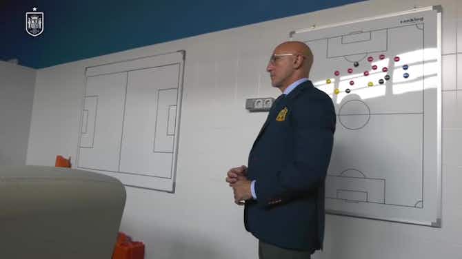 Vorschaubild für Who is Luis de la Fuente? Spain’s new manager