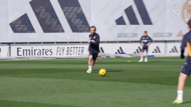 Imagem de visualização para Modric é destaque no treino do Real Madrid após brilhar contra o Sevilla