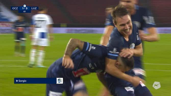 Imagen de vista previa para Impresionante gol de volea de Sorgić que deja al portero indefenso en Suiza