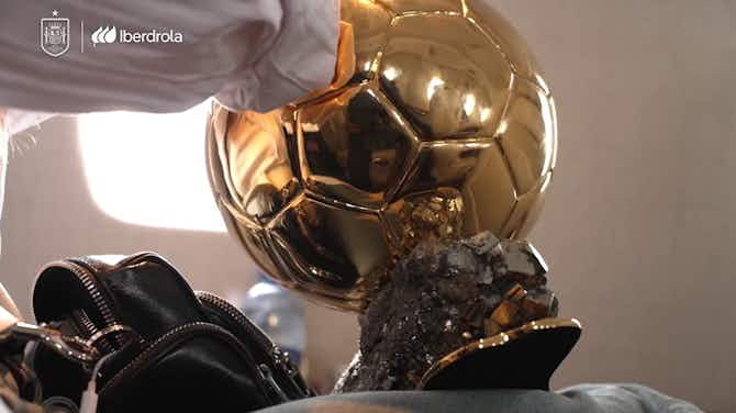 Imagem de visualização para Bonmatí leva troféu da Bola de Ouro à concentração da seleção espanhola