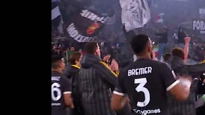 Vorschaubild für Las celebraciones de la Juventus después de clasificarse a la final de Copa