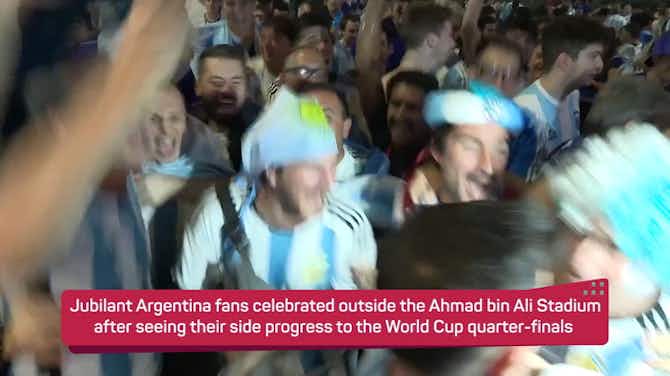 Imagem de visualização para 'Let him play a million more' - Argentina fans react to Messi reaching 1,000 games