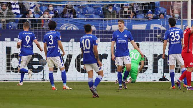 Vorschaubild für Mit neuem Hauptsponsor: Schalke verliert dramatisch gegen Rostock