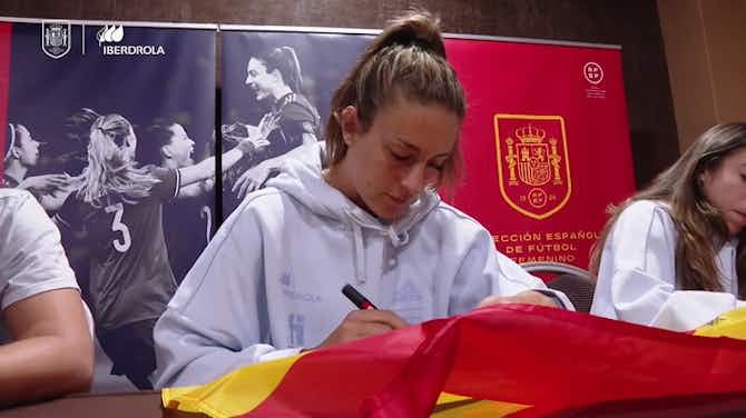 Vorschaubild für Spanish Women national team and fans in Meet & Greet event