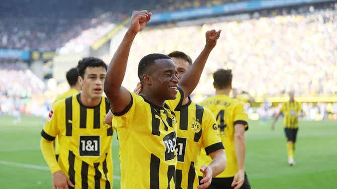 Imagen de vista previa para Borussia Dortmund gana el derbi ante el Schalke con gol de su perla Youssoufa Moukoko