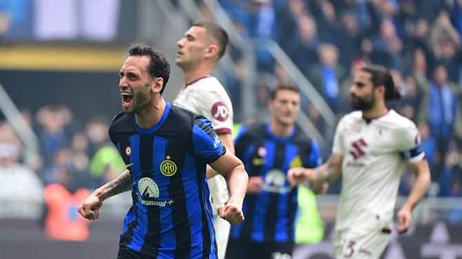 Imagen de vista previa para Inter, liderado por un doblete de Hakan Calhanoglu, celebra su título con victoria sobre el Torino