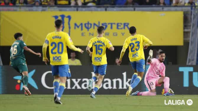 Imagen de vista previa para UD Las Palmas 1-1 Cádiz CF: Pejiño y Chris Ramos ponen los goles en un divertido partido en Gran Canaria