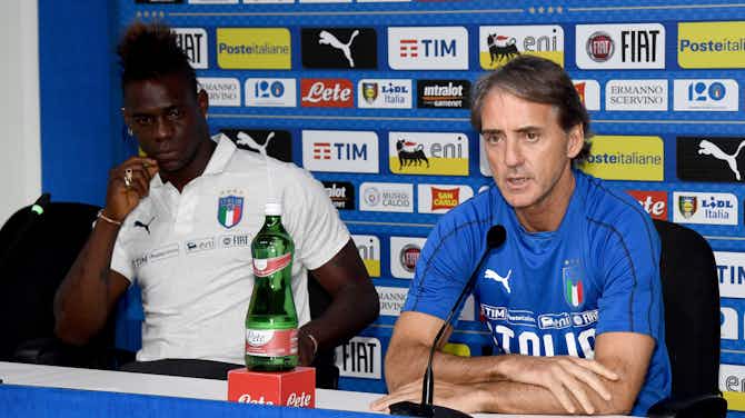 Imagem de visualização para Roberto Mancini lamenta que Balotelli não tenha encontrado clube e atacante fica longe da Euro