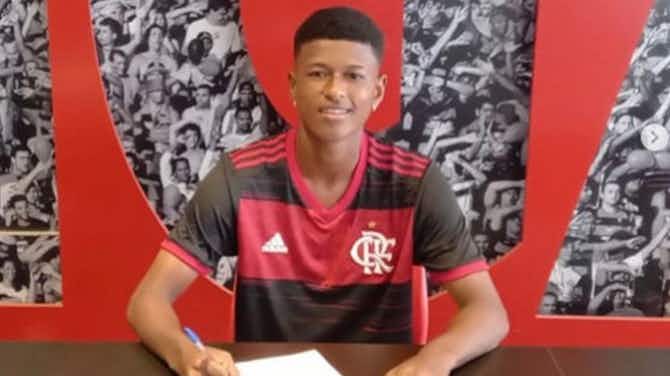 Imagem de visualização para Após meses de negociação, joia de 15 anos assina primeiro contrato com o Flamengo
