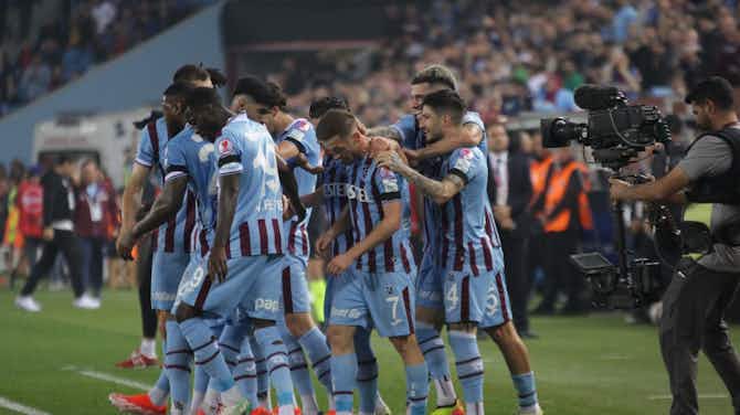 Vorschaubild für Halbfinal-Hinspiel: Trabzonspor gewinnt Pokalfight in Unterzahl mit 3:2 gegen Fatih Karagümrük
