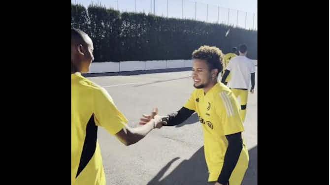 Preview image for Video: Tiago Djaló meets Juventus teammates for the first time