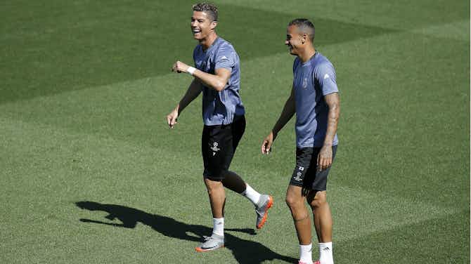 Vorschaubild für Juventus Turin: Danilo fragte Cristiano Ronaldo nach dessen Rückennummer