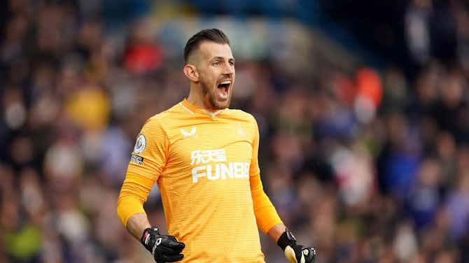 Preview image for Newcastle boss Howe responds to De Gea links; backs ‘brilliant shot-stopper’ Dubravka to replace Pope