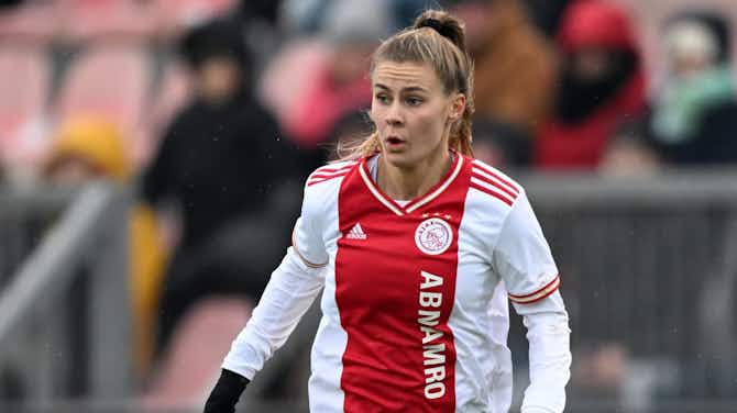 Preview image for Arsenal sign Ajax & Netherlands midfielder Victoria Pelova