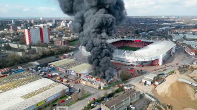 Imagen de vista previa para Posponen juego entre Southampton y Preston North por incendio frente al estadio
