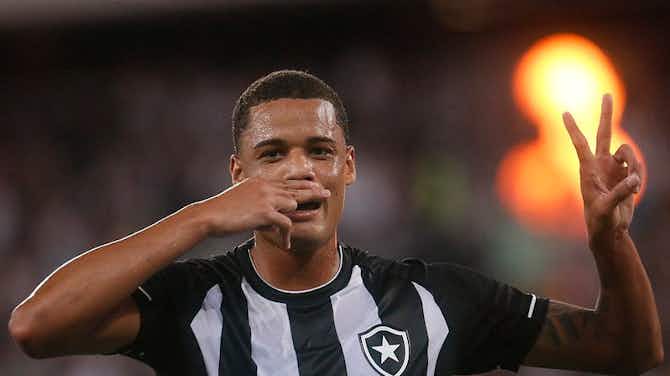Imagem de visualização para Janderson dribla infância difícil e vibra com primeiro gol pelo Botafogo