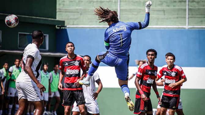 Imagem de visualização para Goleiro da base do Vasco brilha com gol no fim contra Flamengo