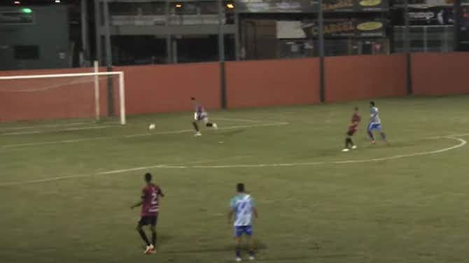 Imagem de visualização para Zagueiro faz gol do campo de defesa pela Terceirona do Paranaense, assista