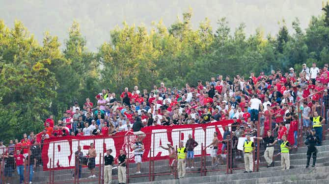 Image d'aperçu pour A Mostar, le stade sous Bijeli Brijeg est une question politique qui divise