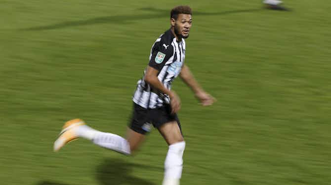 Image d'aperçu pour Joelinton fait un appel du pied à Neymar