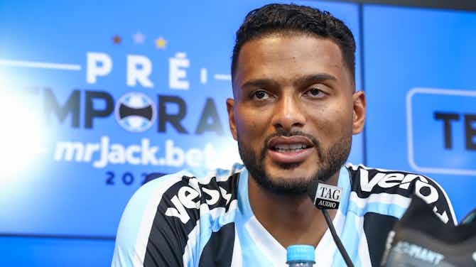 Imagem de visualização para Reinaldo é apresentado pelo Grêmio e diz que Renato teve peso importante na negociação