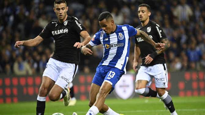 Imagem de visualização para Com gol contra de Galeno, Porto é derrotado pelo Vitória de Guimarães no Português