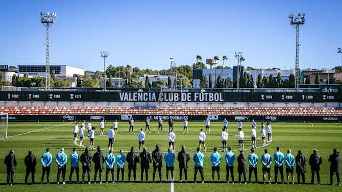 Imagem de visualização para Após grave acidente, LaLiga aceita pedido de Valencia e Levante para adiamento de jogos