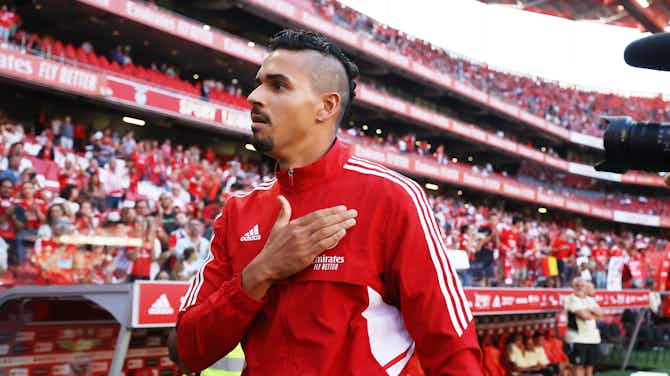 Imagem de visualização para Benfica estuda liberar ex-zagueiros de Santos e Corinthians por empréstimo