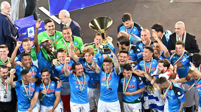 Imagem de visualização para Napoli vence rebaixada Sampdoria e levanta taça do Campeonato Italiano após 33 anos