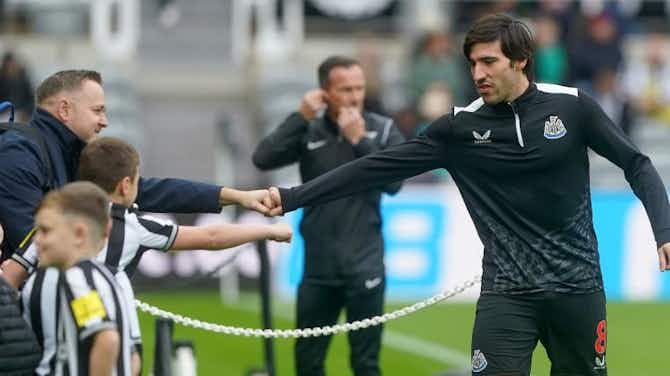 Image d'aperçu pour Le beau geste des supporters de Newcastle pour Sandro Tonali