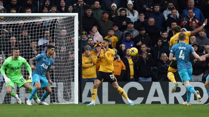 Imagem de visualização para Adama Traoré fez um belo gol para o Wolverhampton, e o Tottenham segue em busca de regularidade