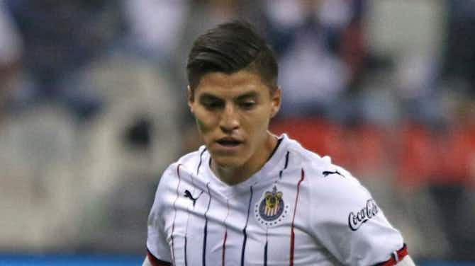 Preview image for Chivas striker Ronaldo Cisneros given all-clear after heart scare