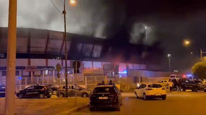 Imagen de vista previa para ¡Insólito! “Hinchas” incendian estadio del fútbol italiano tras derrota de su equipo