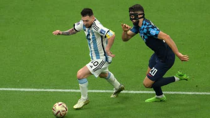 Imagen de vista previa para Gvardiol, el pobre defensor enmascarado que entró en la historia por el paseo que le dio Messi (Video)