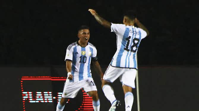 Imagen de vista previa para Argentina disfrutó a un brillante Thiago Almada, goleó a Chile y clasificó al cuadrangular del Preolímpico