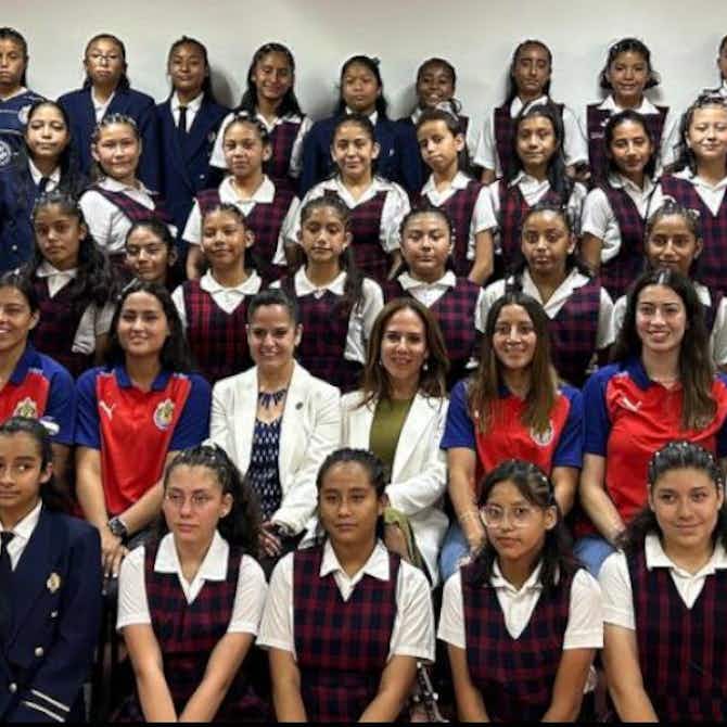 Preview image for Chivas Femenil sponsored the graduates of the Beatriz Hernandez boarding school.