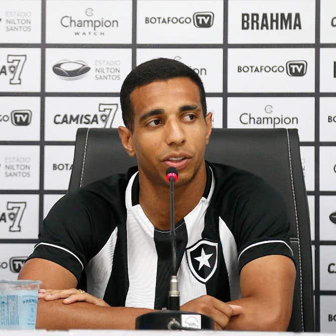 Imagem de visualização para Victor Sá é apresentado pelo Botafogo e agradece apoio da torcida: ‘Recebi muito carinho’