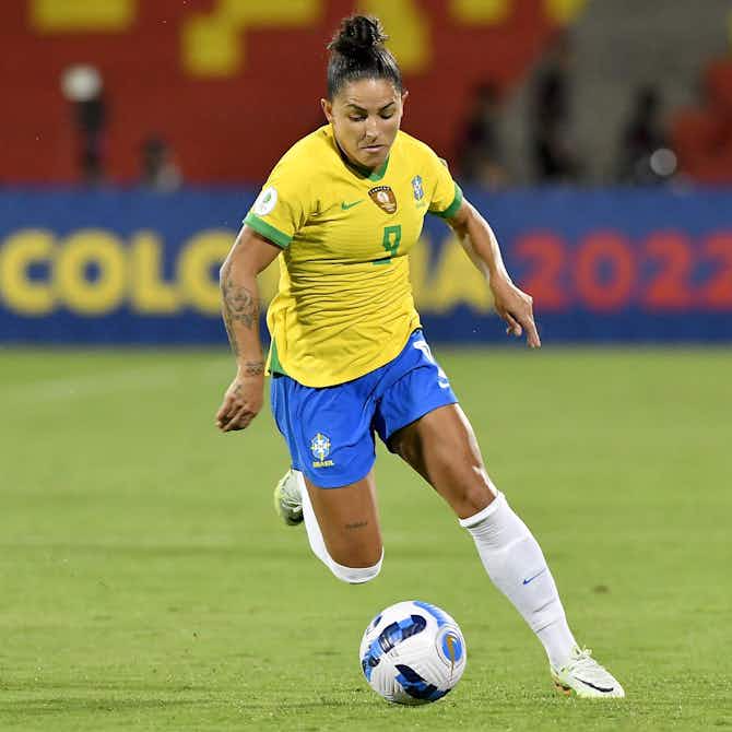 Imagem de visualização para Debinha é única jogadora brasileira indicada ao prêmio Bola de Ouro; veja lista