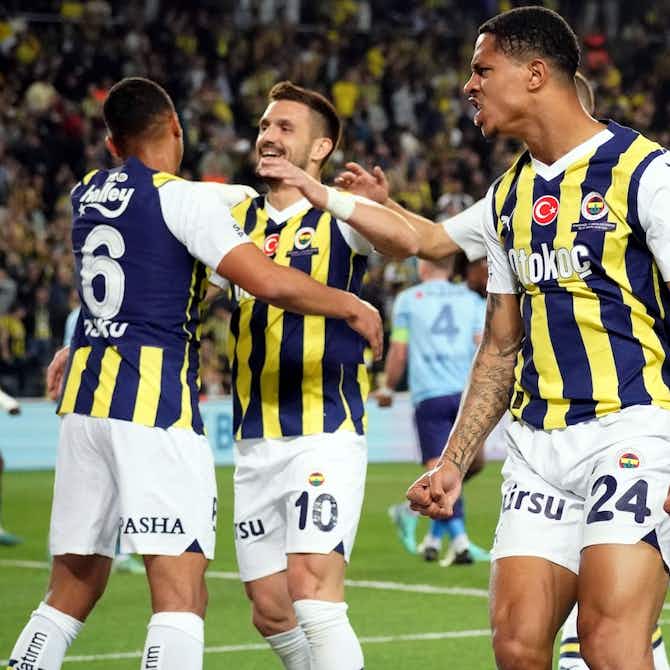 Vorschaubild für Fenerbahce schlägt Adana Demirspor mit 4:2 und bleibt an Galatasaray dran