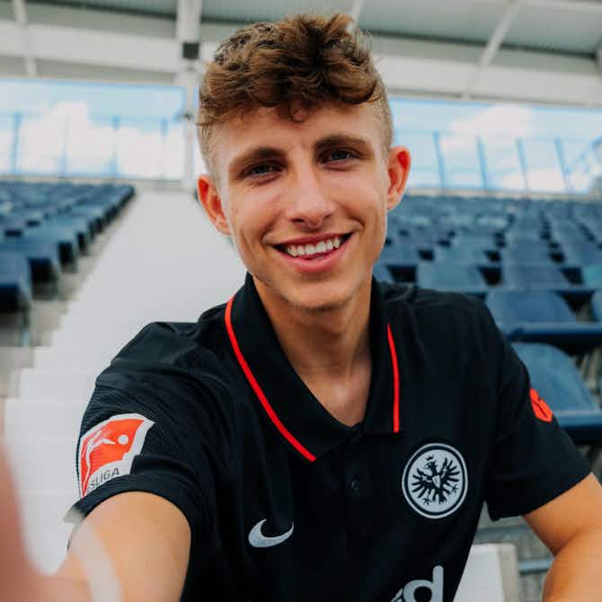 Imagem de visualização para Eintracht Frankfurt contrata talento dinamarquês Jesper Lindström, que bilhou no título do Brondby