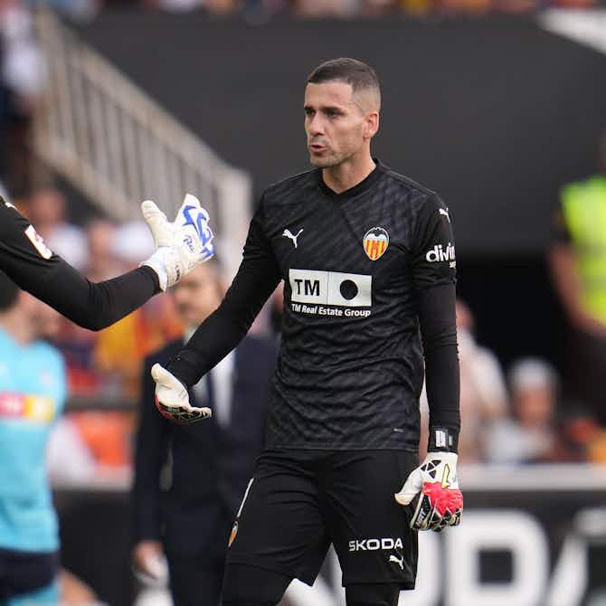 Preview image for Valencia goalkeeper out for 4-5 months after suffering serious injury in first La Liga start in two years