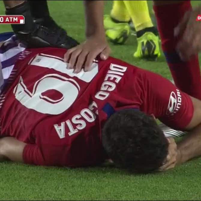 Imagen de vista previa para Alarma en el Atlético de Madrid: Costa reaparece y sale del campo en camilla