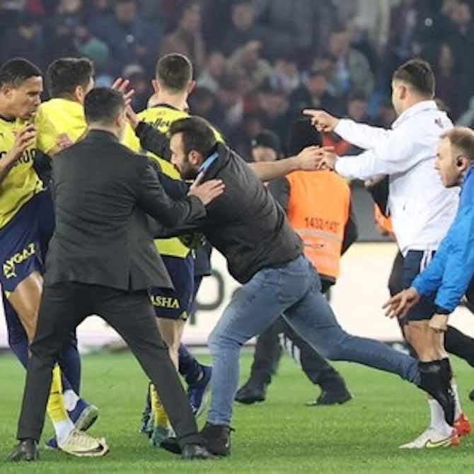Imagen de vista previa para Trabzonspor recibe sanciones por batalla campal en Turquía