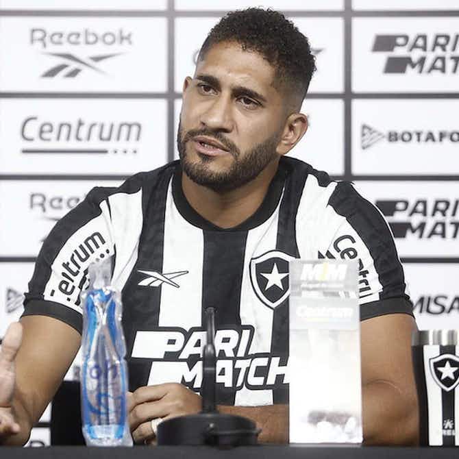 Imagem de visualização para Pablo é apresentado no Botafogo e se diz pronto após lesão grave