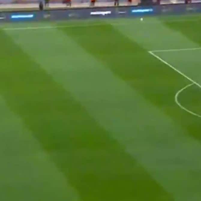 Imagem de visualização para VÍDEO: Golaço do próprio campo mexe com futebol africano